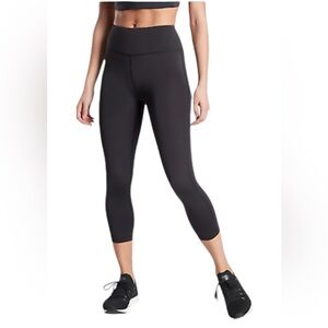 Athleta Ultimate Stash Pocket Capri Black Size Small 20” Workout Gym Running